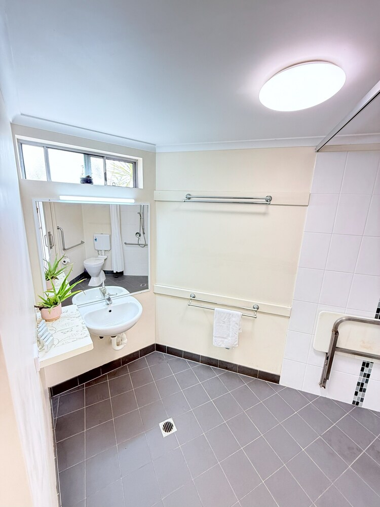 Emu Park Beach Resort 58/63