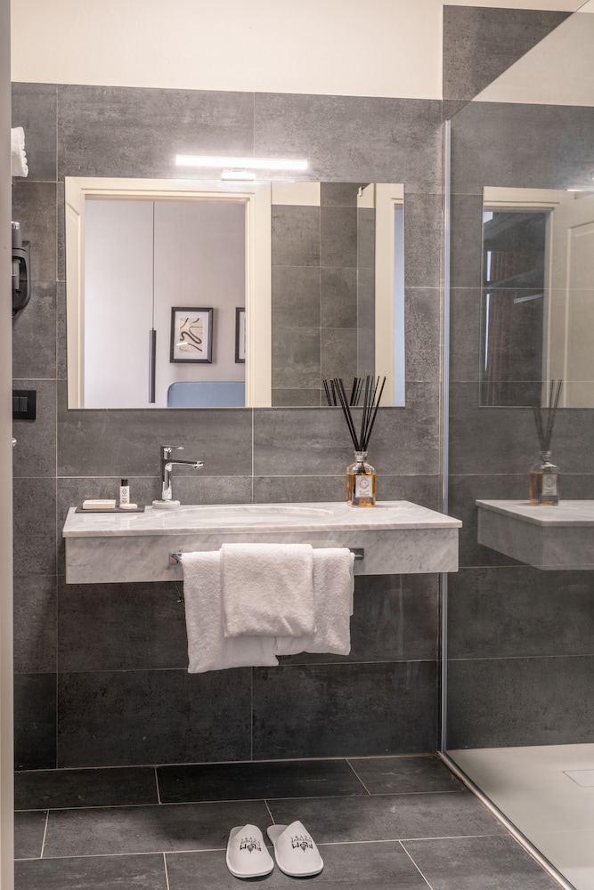 Flom Boutique Hotel 46/50