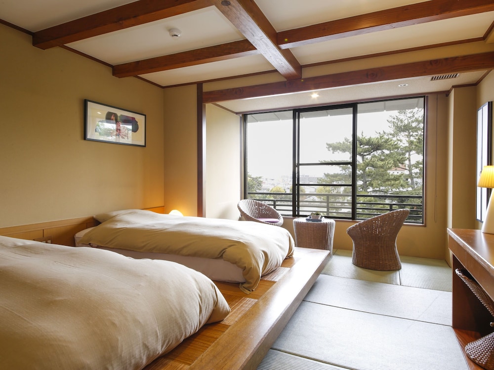 JAPANESE, STANDARD, TWIN BEDS, POND VIEW