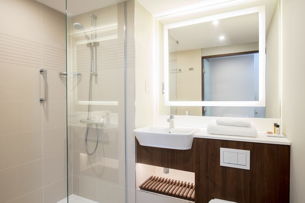 Courtyard By Marriott Edinburgh West 14/55