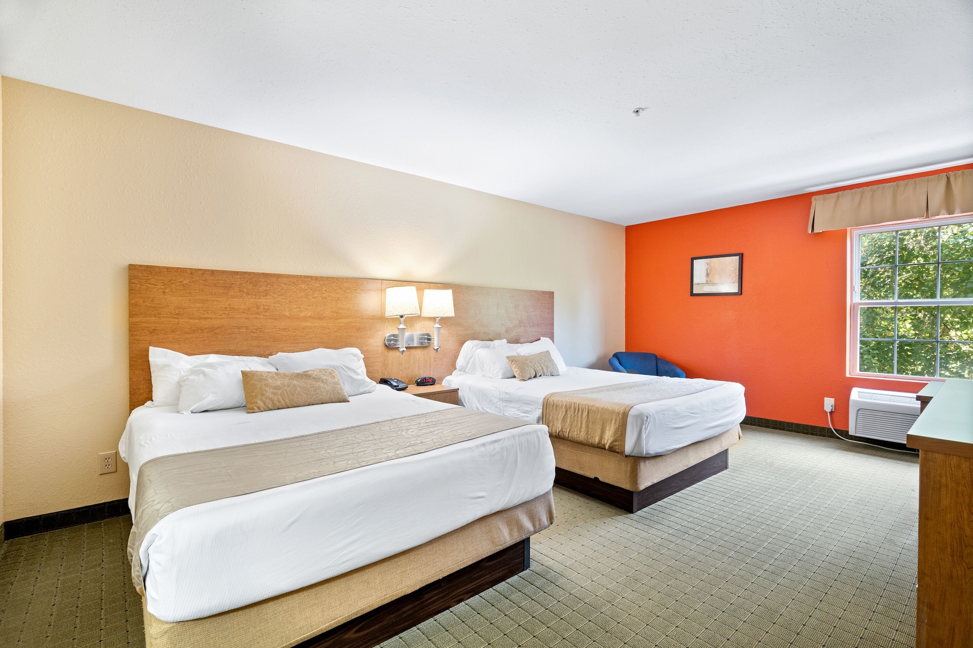 Splash, 2 Queen Beds