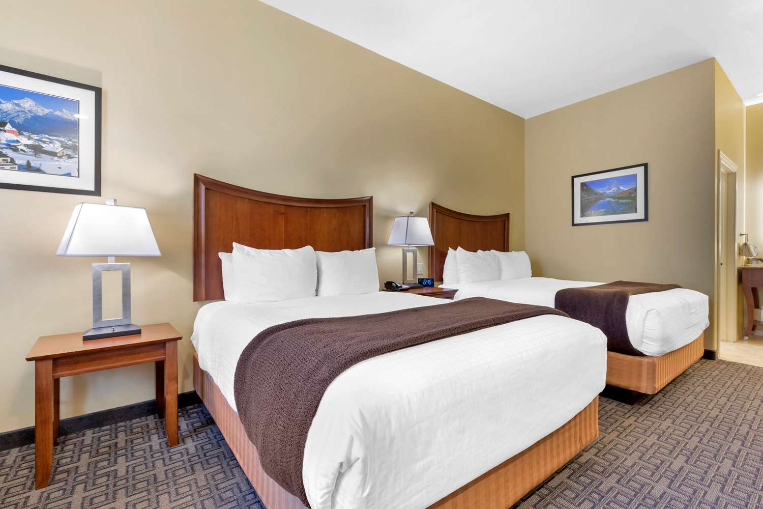 Best Western Plus Swiss Chalet Hotel & Suites 13/40