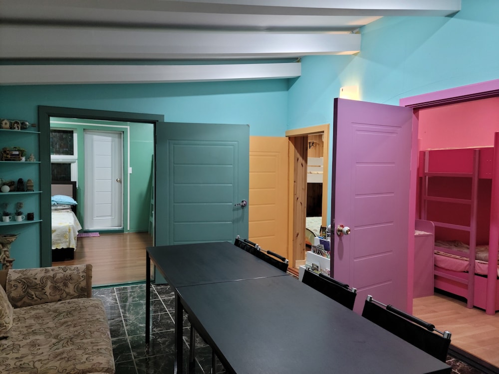 Vision Guest House 18/50