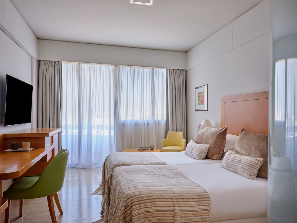 TWIN/DOUBLE ROOM INLAND VIEW