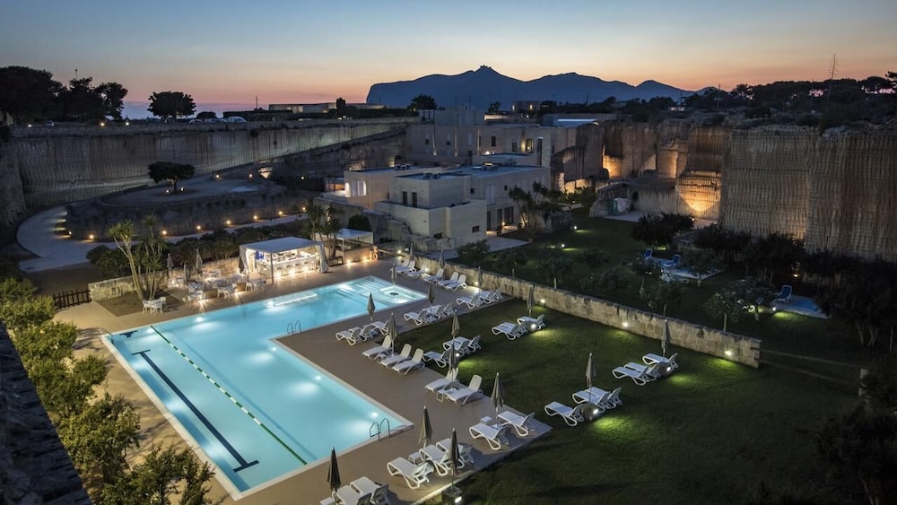 CAVE BIANCHE HOTEL 42/45