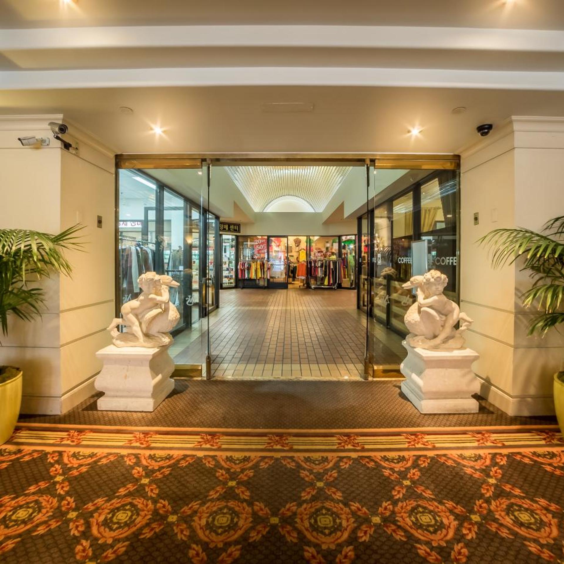 Olyver Hotel 4/25
