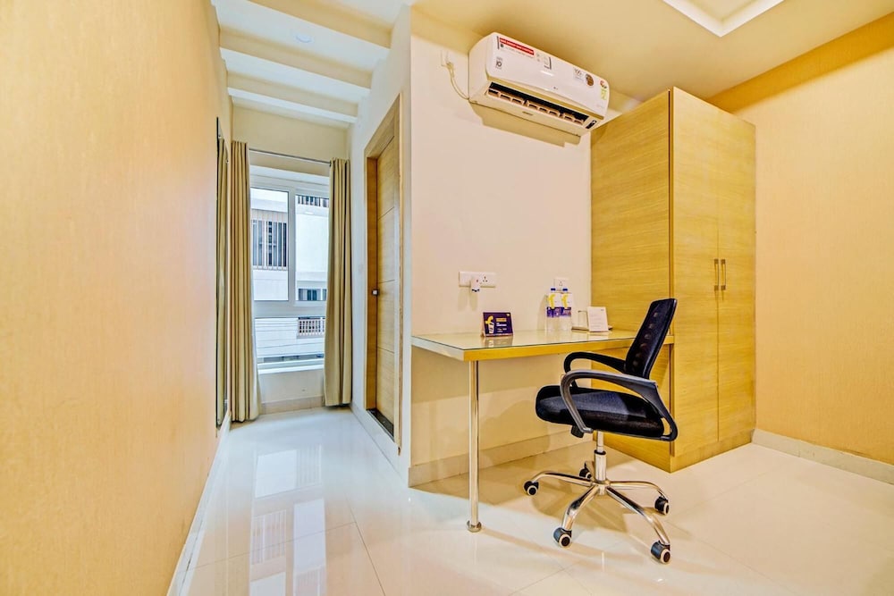 Oyo 14745 Veeraj Suites 41/50