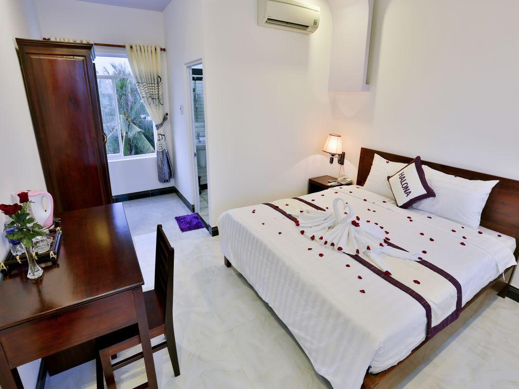 Halona Hotel 15/35