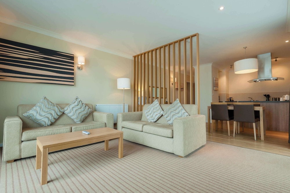 De Vere Cotswold Water Park 36/68