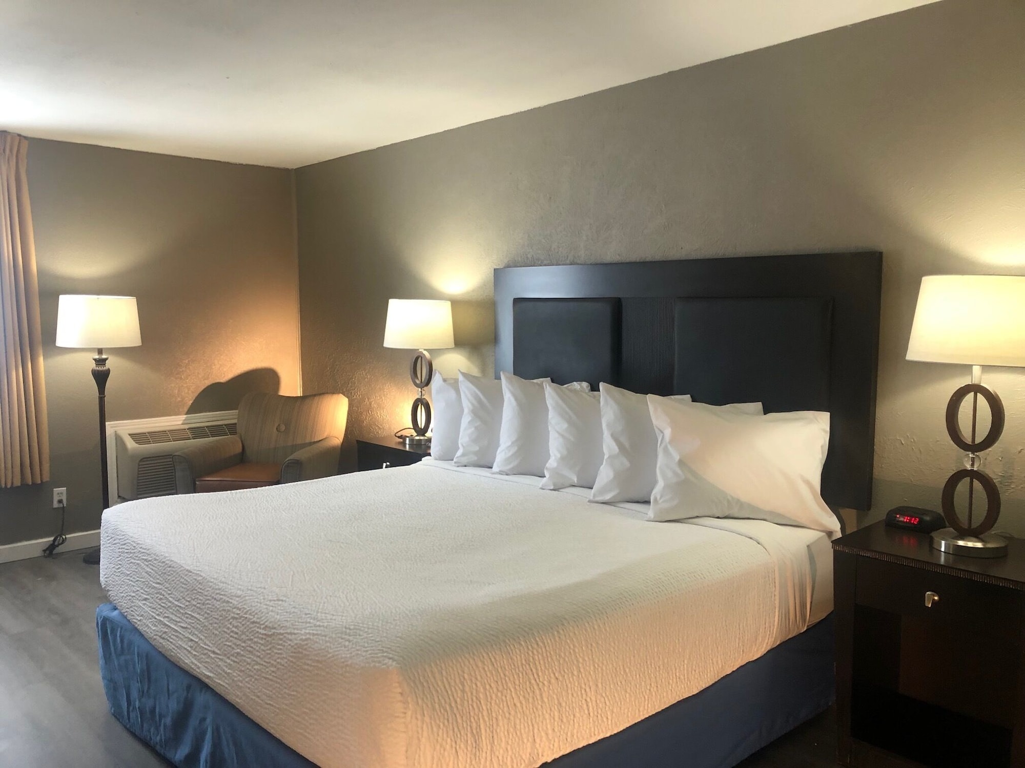 Standard, Single, King Bed