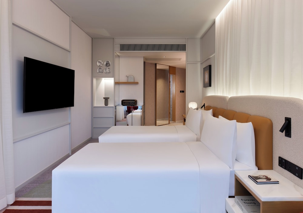 Mondrian Hong Kong 22/48
