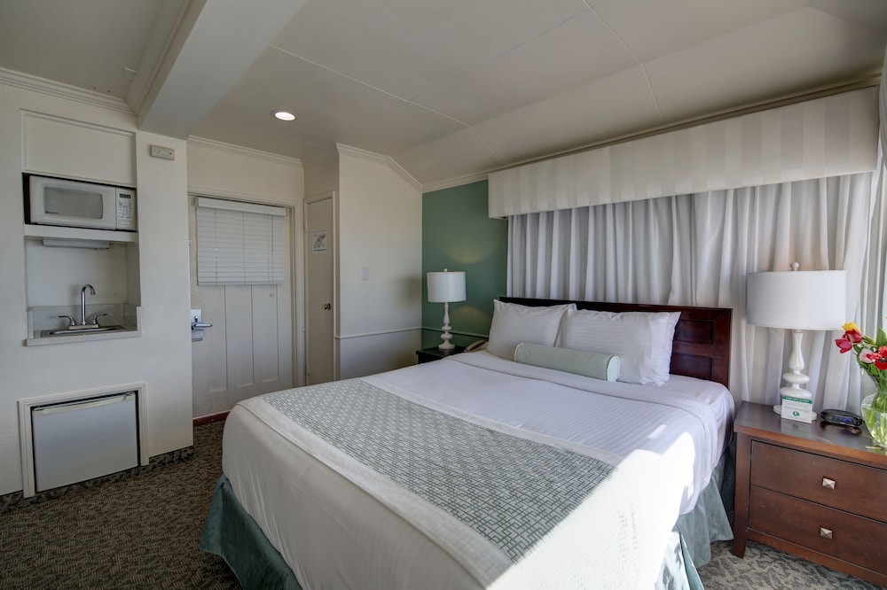 Capri Laguna Inn On the Beach 15/75