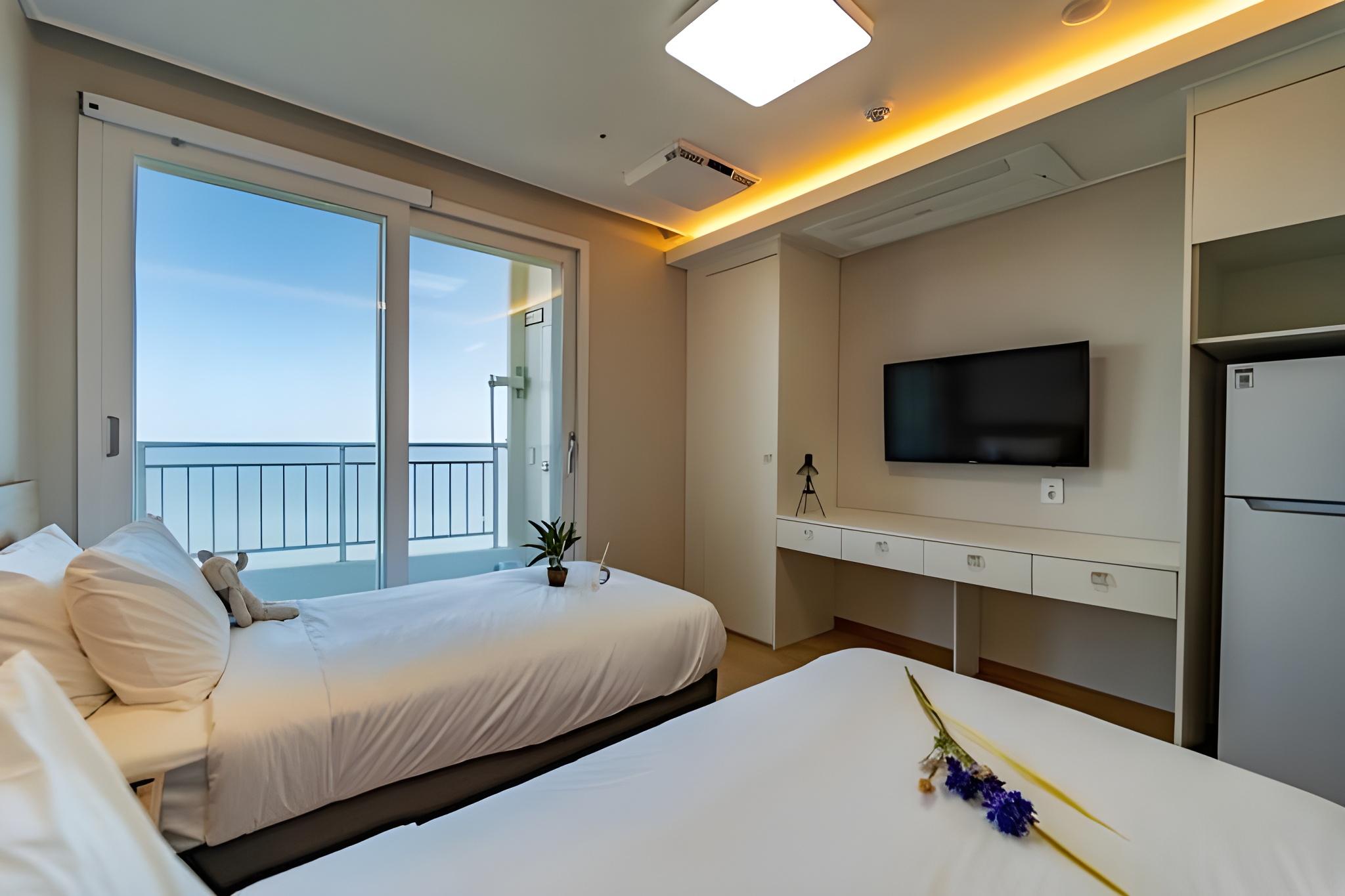 OCEAN, DELUXE, TWIN BEDS