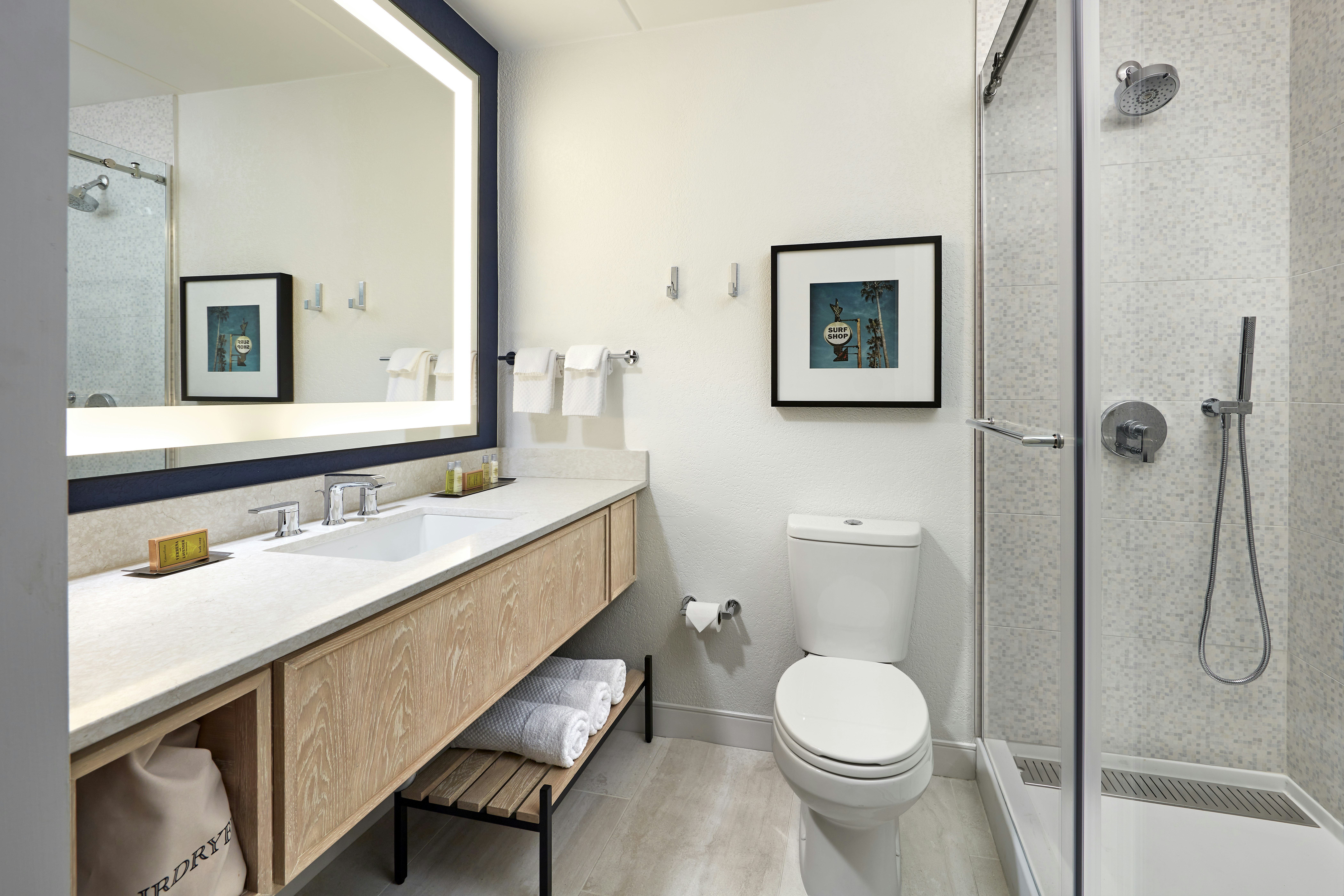 Room, King Bed, Patio, Pool Floor, Hotel MDR Marina del Rey a DoubleTree by Hilton 3/3