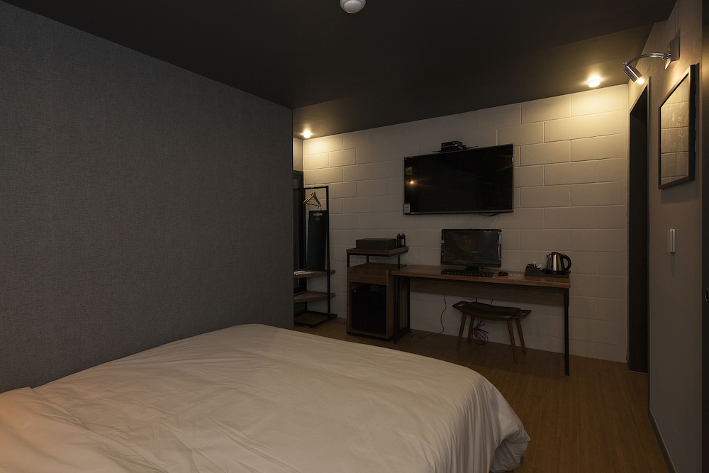 Hotel Gray 16/35