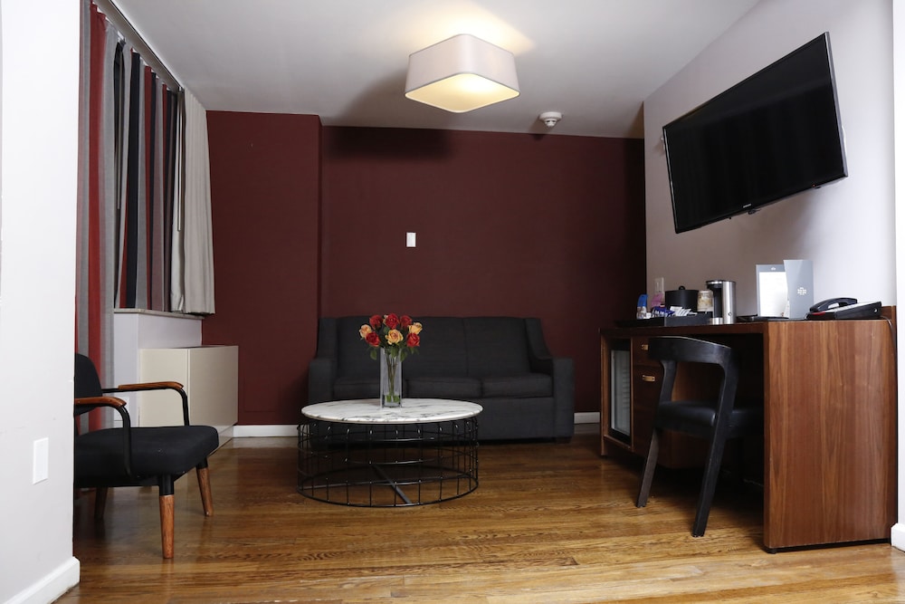 Hotel 32 32 56/78