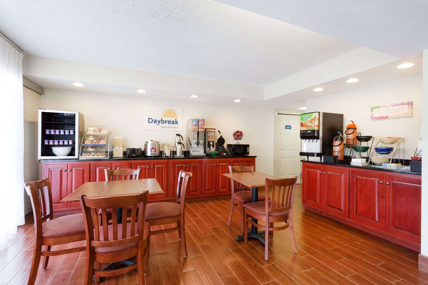 Days Inn By Wyndham Charlottesville/University Area 33/43