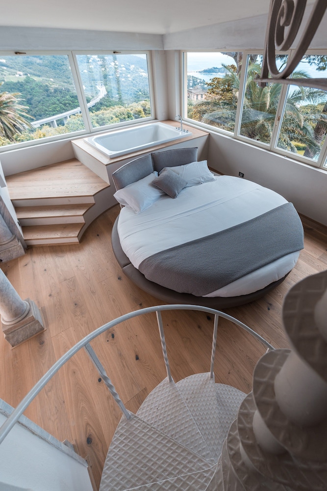 Villa Riviera Suites 19/50