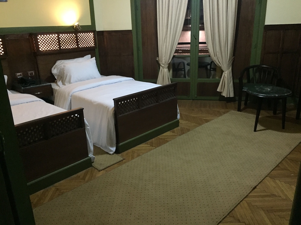 Carlton Hotel 18/49