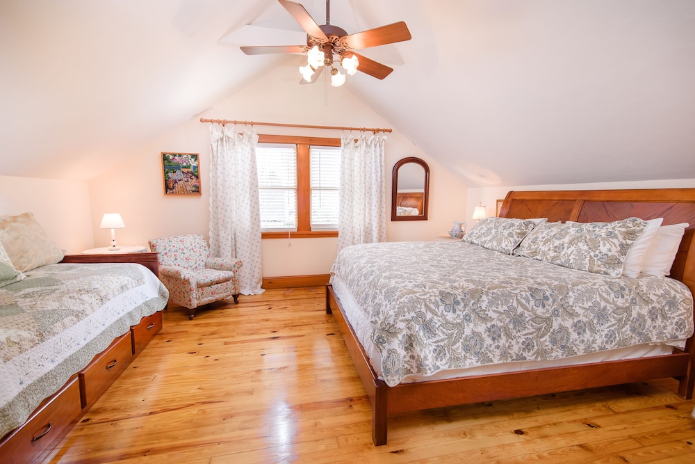 Sweetwater Branch Inn 24/77