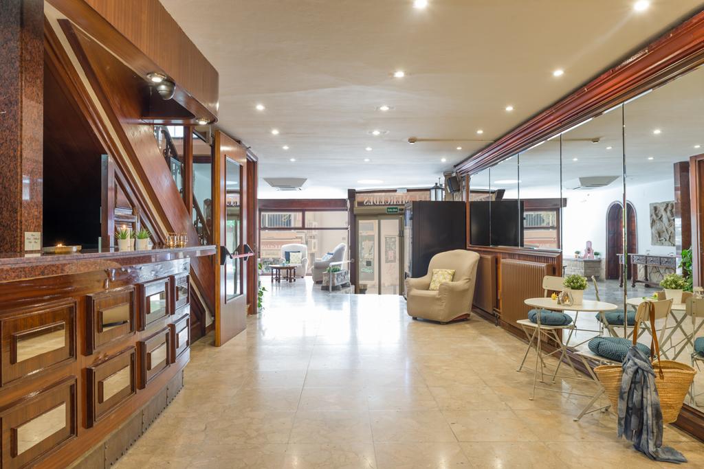 Mercedes Hotel 7/56