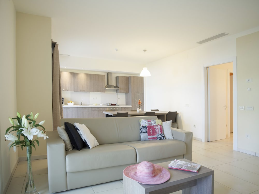 Crvena Luka Family Hotel 37/78