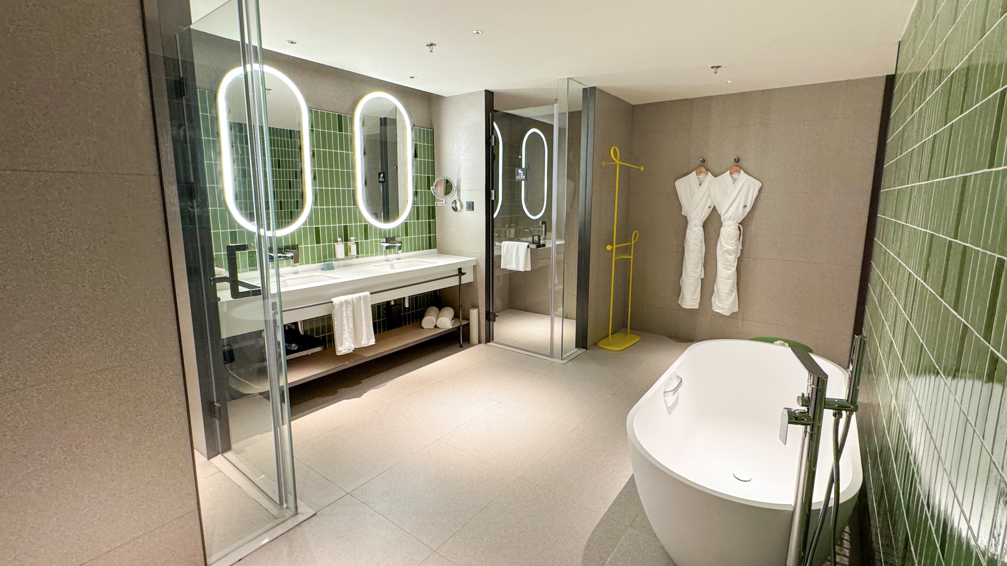 Holiday Inn Shanghai Pudong Airport 46/50