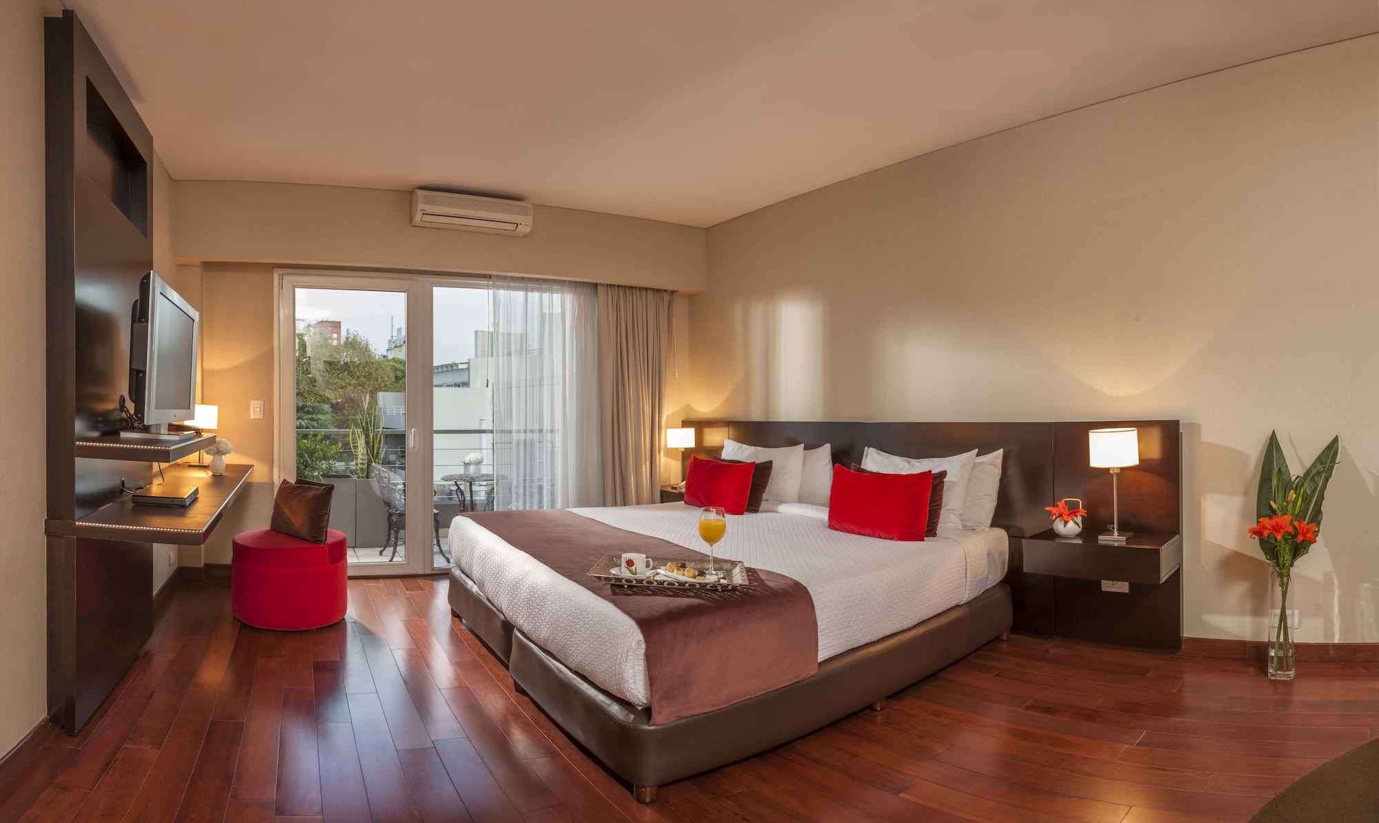 DELUXE, STUDIO, SUITE
