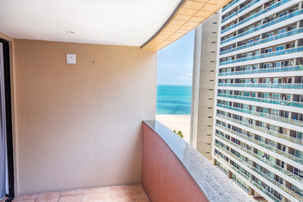 Plaza Praia Suites 51/75
