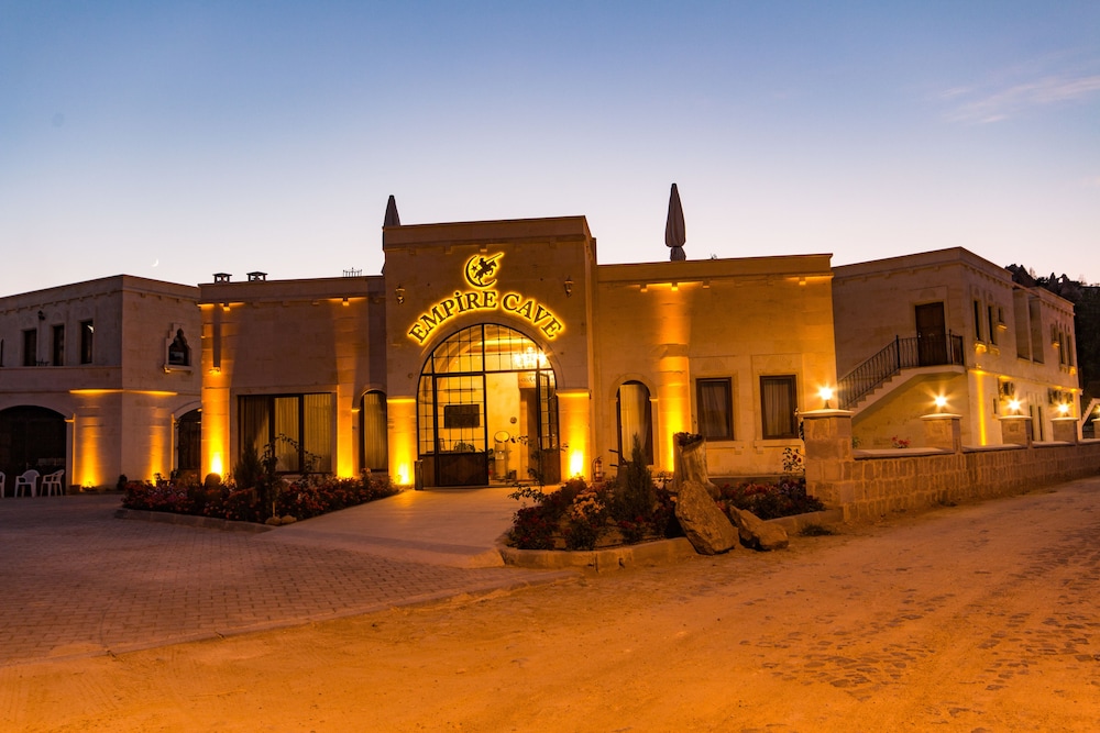Empire Cave Hotel 5/50