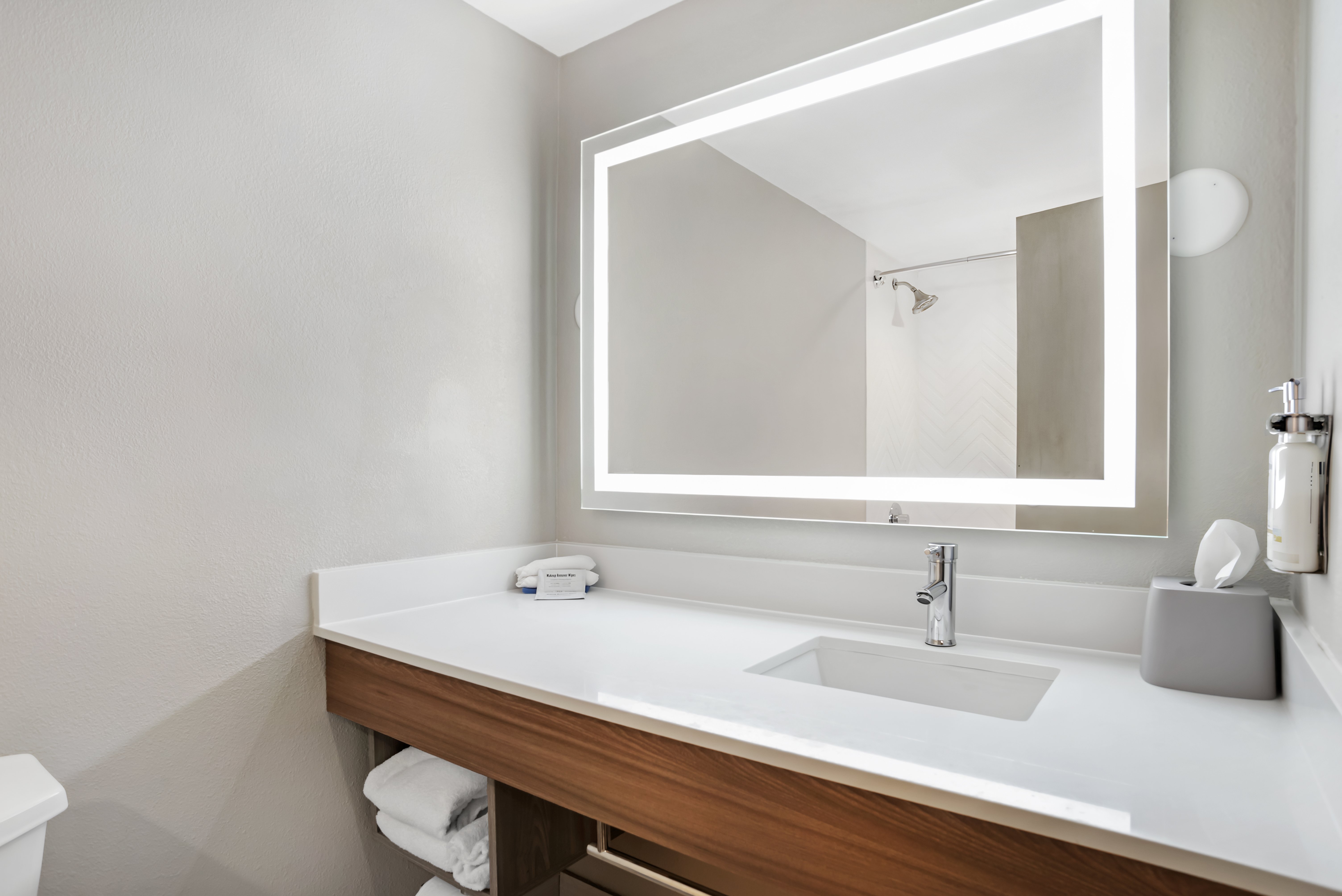 Holiday Inn Express Fairhope - Point Clear 70/72