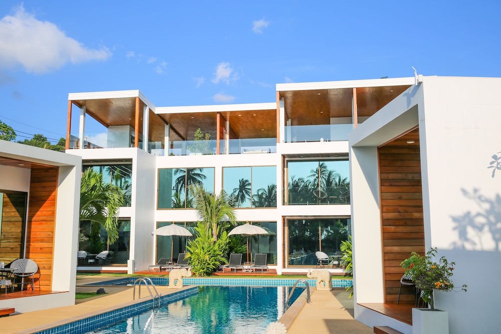 Zee Luxury Boutique Hotel 5/45