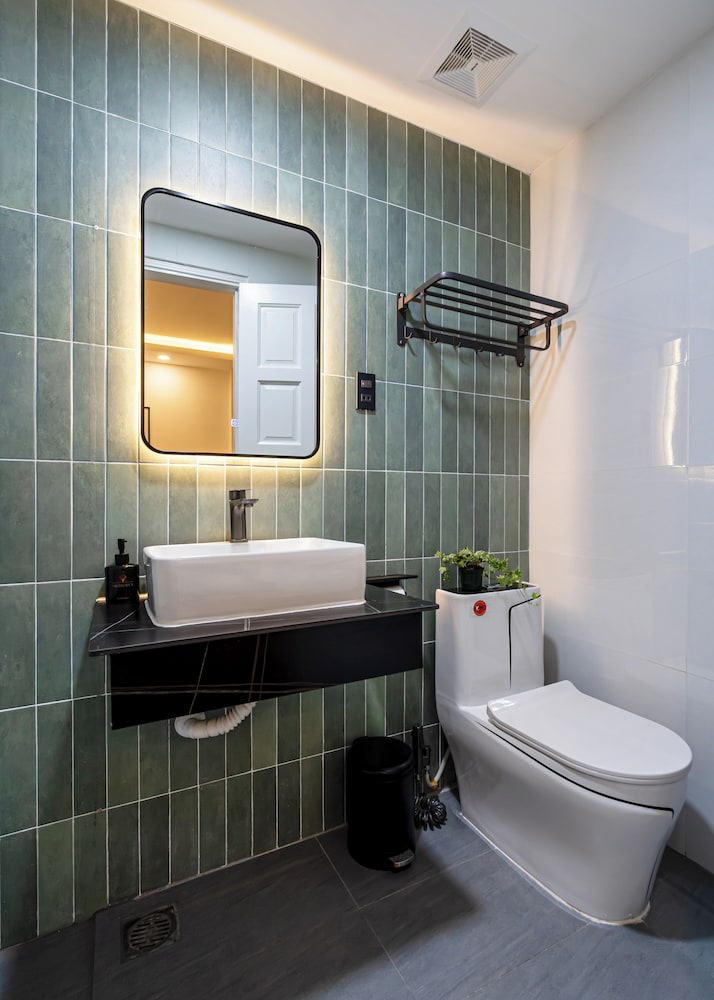 Metrolux City Contemporary Hotel 45/50