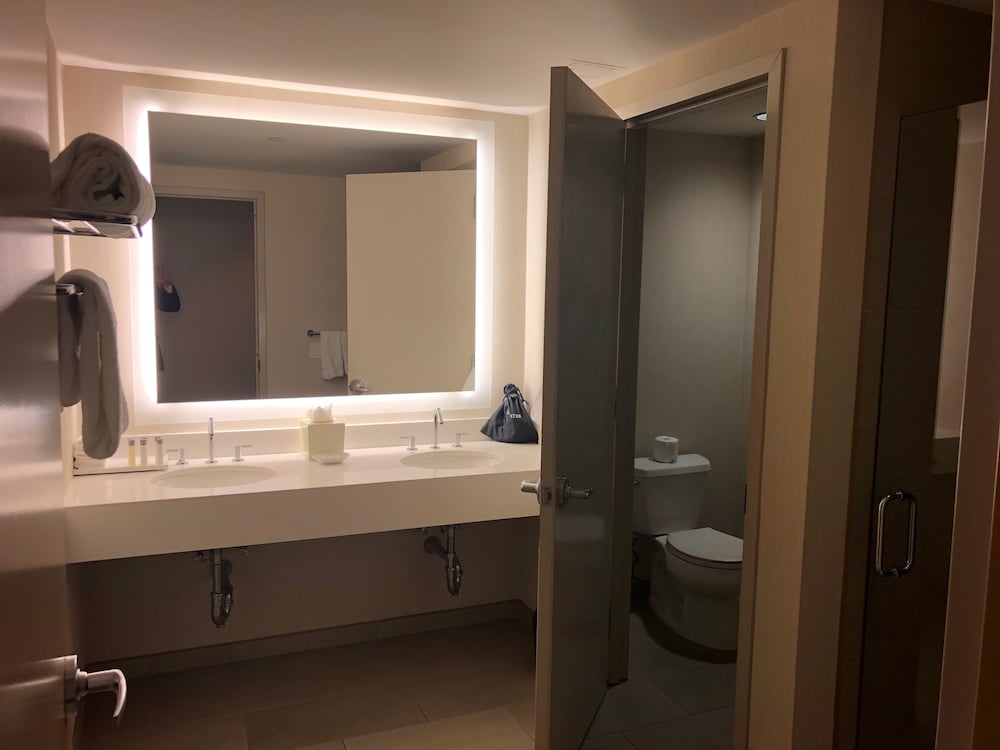 Crowne Plaza Manhattan Times Square by IHG 39/90