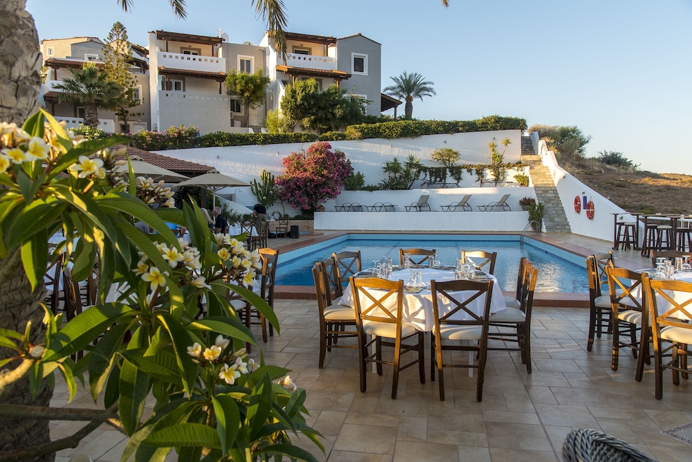 CASTRI VILLAGE HOTEL 28/50