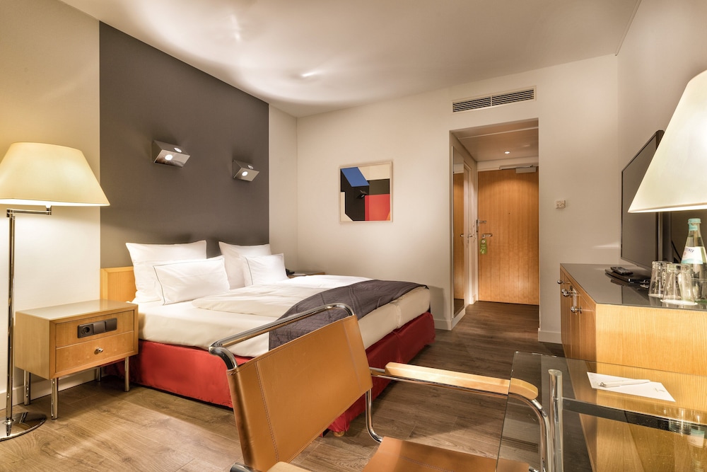 HOLIDAY INN BERLIN CITY WEST 20/71
