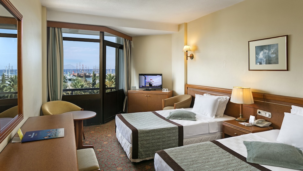 Ozkaymak Marina Hotel 83/98