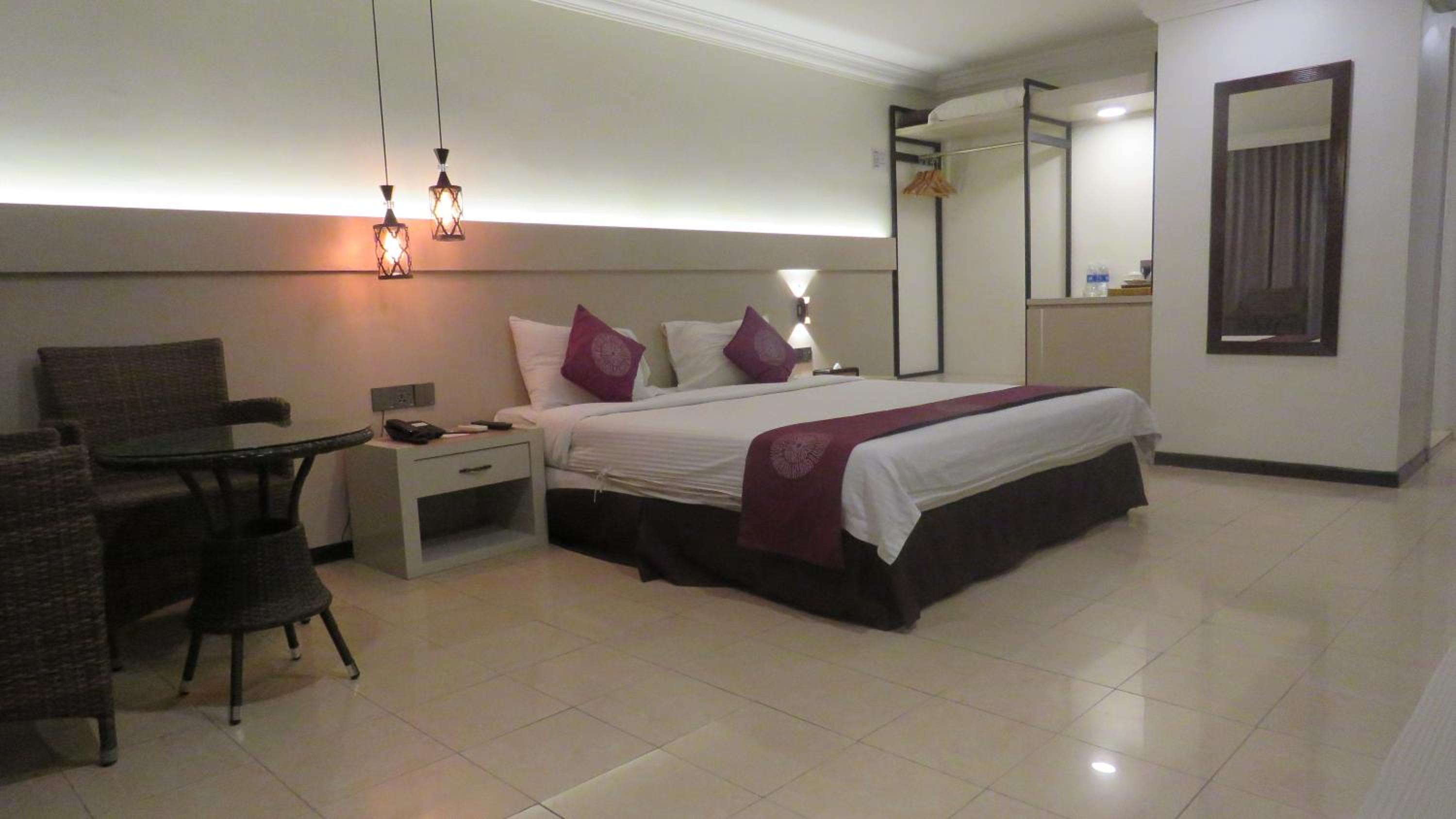 Heritage Hotel 8/49