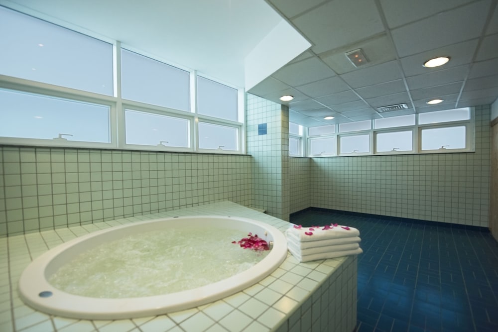 swimming pool spa