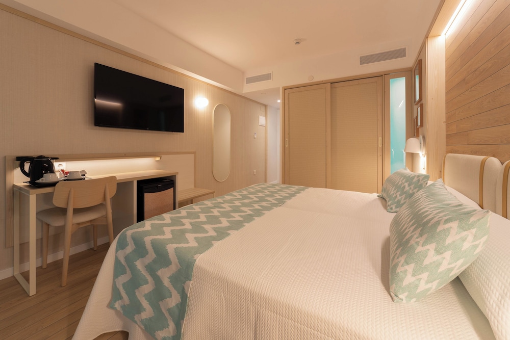 ROOM, SINGLE, TWIN BEDS, POOL VIEW, TERRACE