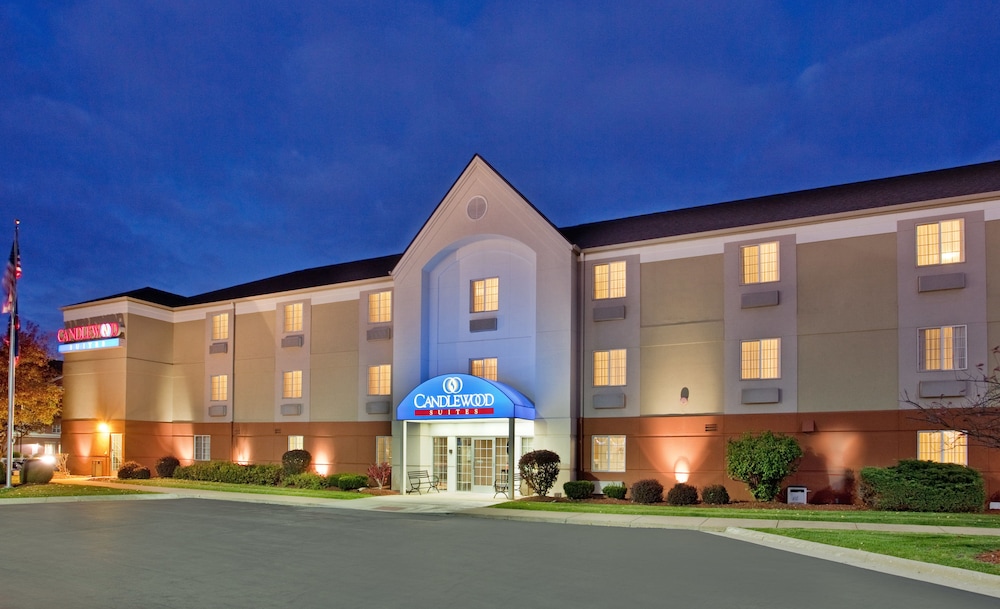 CANDLEWOOD SUITES ROCKFORD 1/38