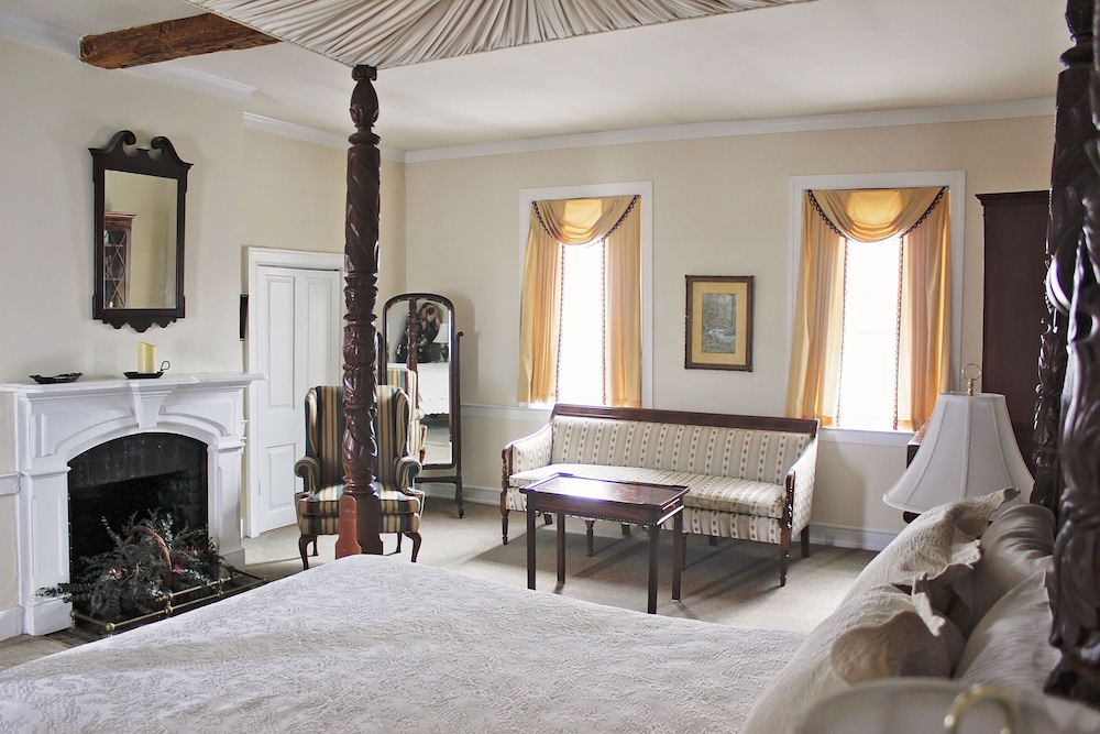 Wayside Inn 33/72