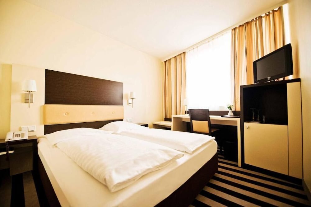 ROOM, DOUBLE BED, BALCONY