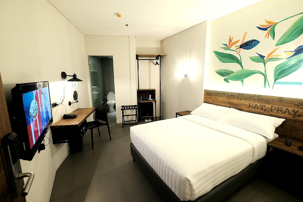 U Hotels Makati 26/56