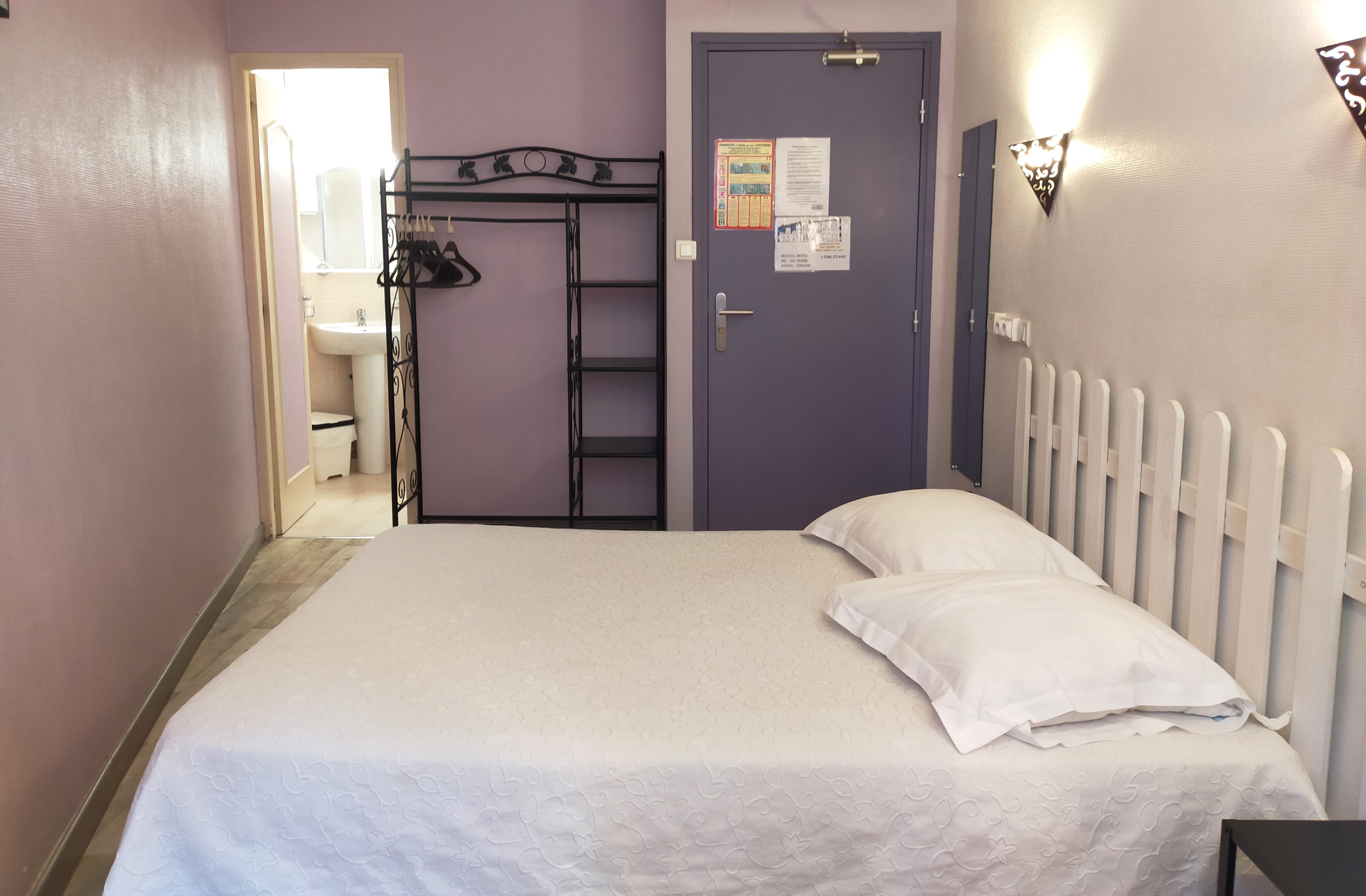 AU NOUVEL HOTEL 7/25