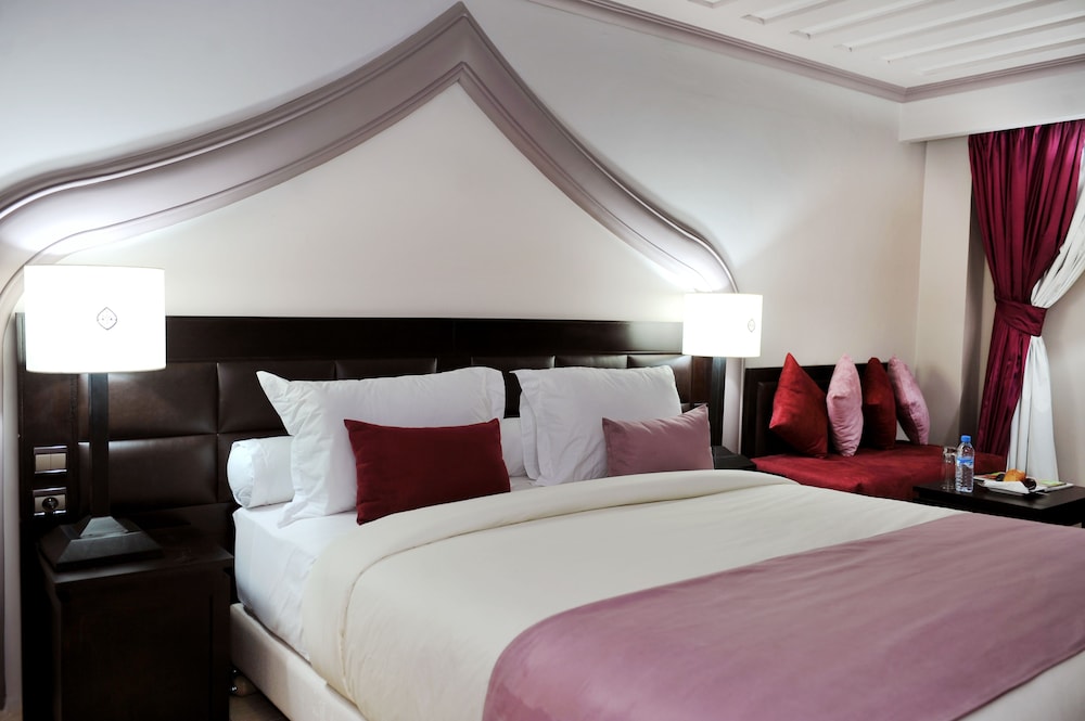 ROOM, DOUBLE BED, POOL VIEW