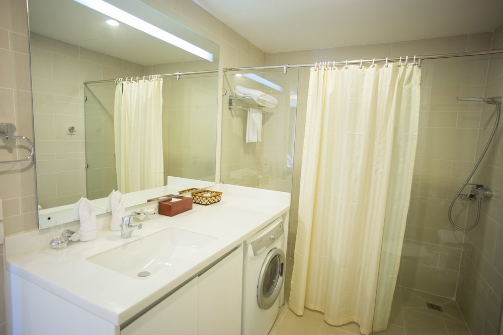 Bellevue Serviced Apartments 47/50