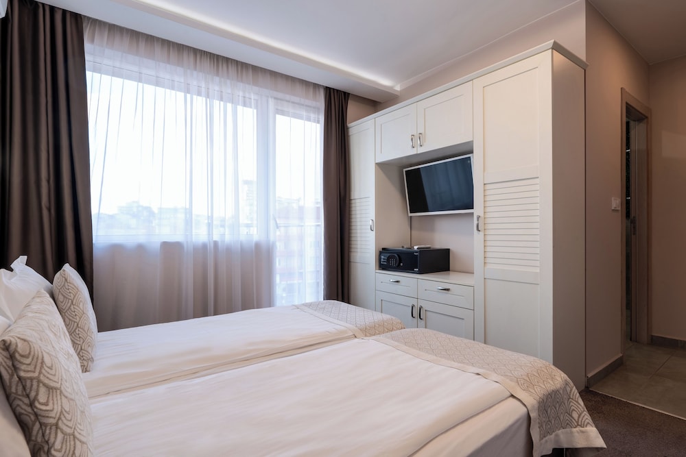 1 BEDROOM, APARTMENT