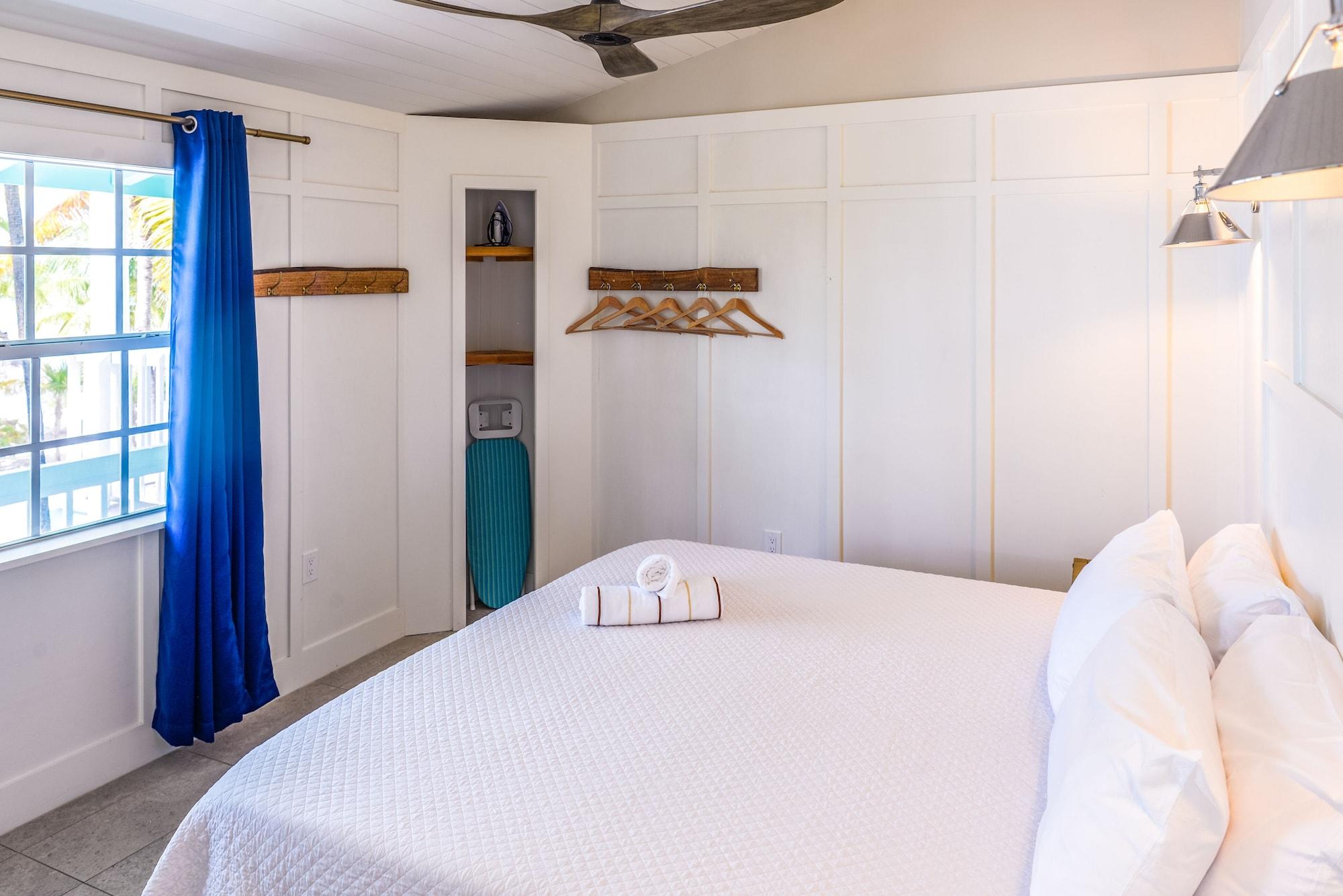 2 Bedrooms, Master, Tree House, Suite, Water Front
