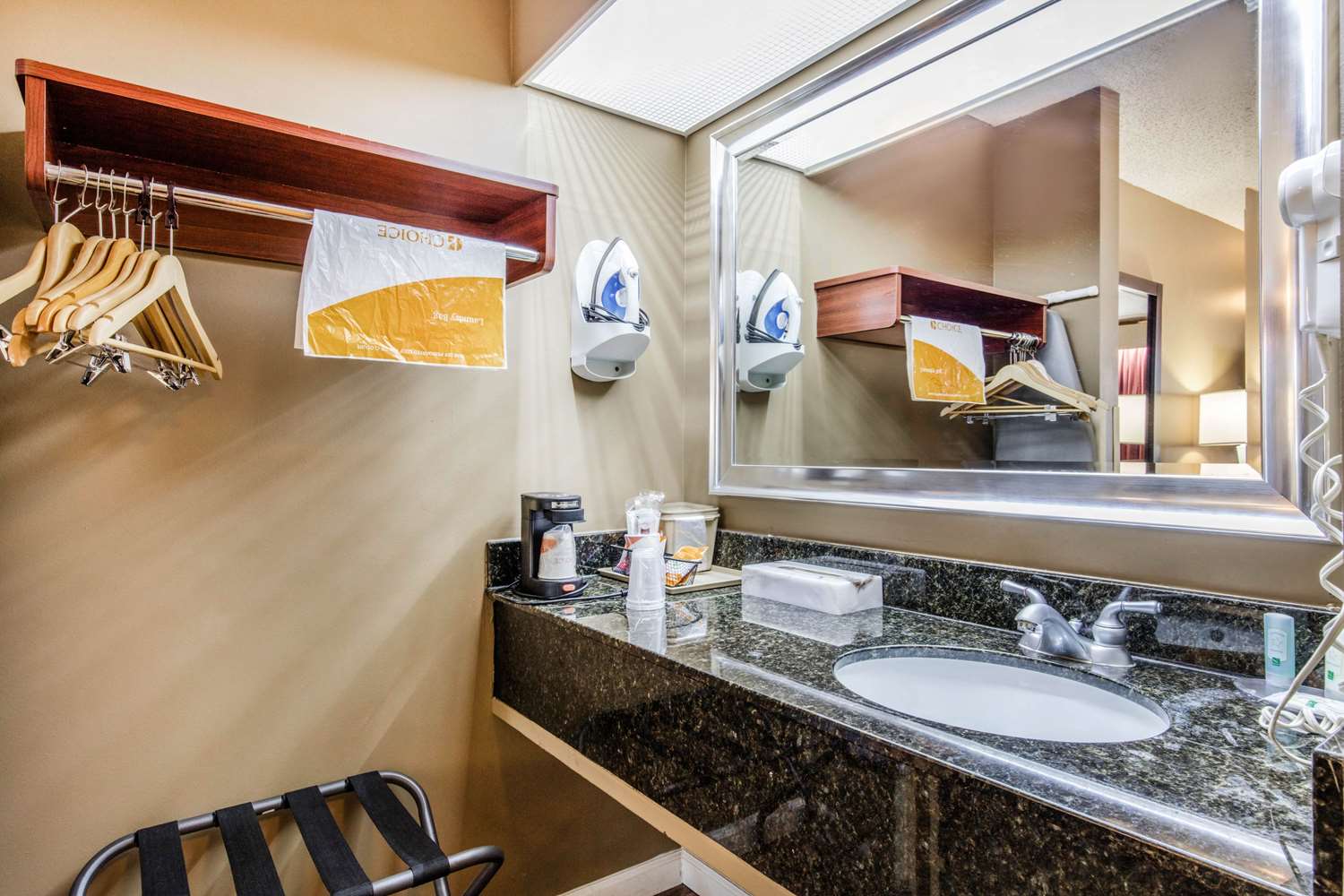 Quality Inn Bessemer I-20 exit 108 34/34
